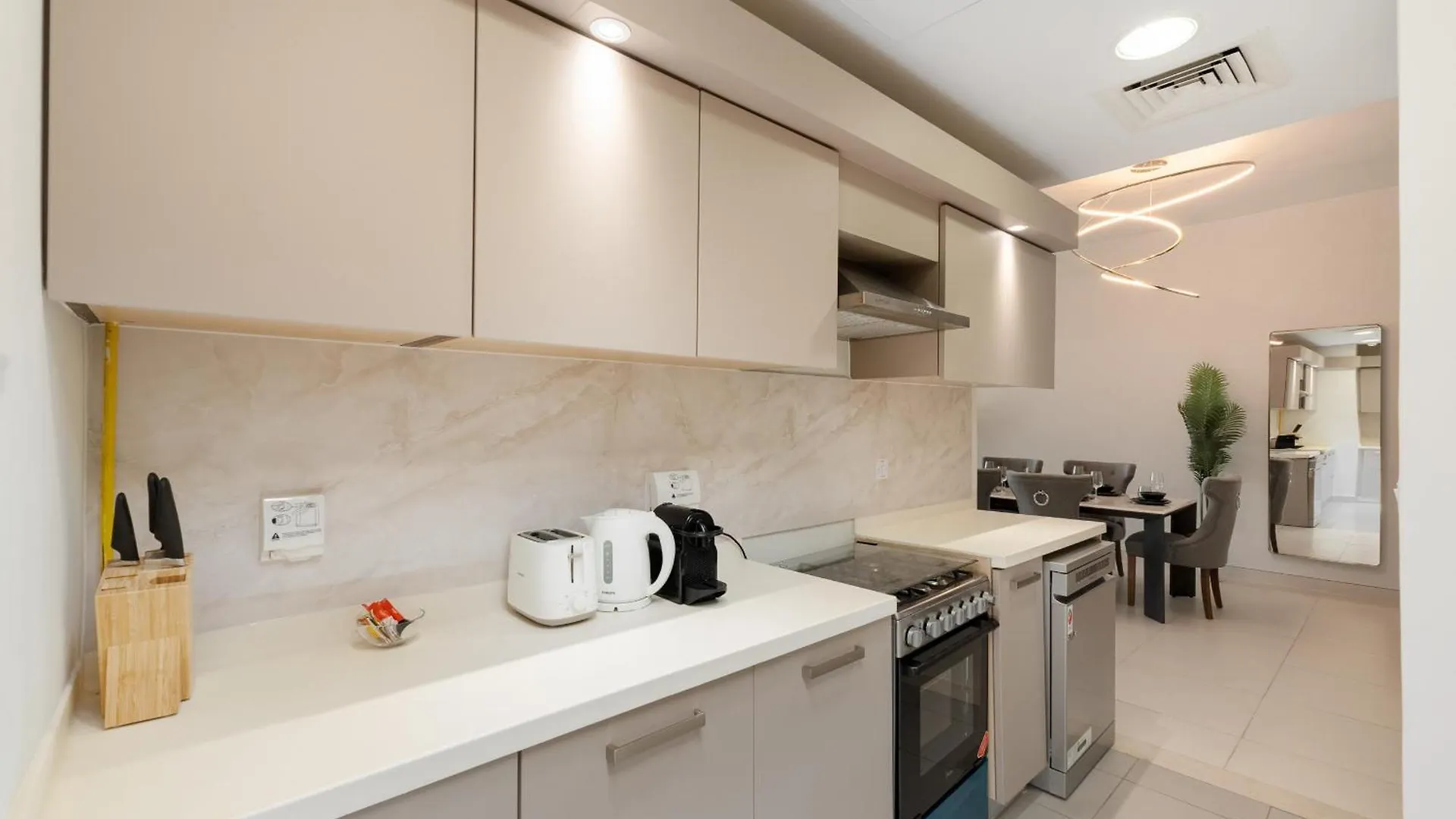 Azure Residences, Palm Jumeirah - Mint Stay Dubaj 0*,  Spojené arabské emiráty